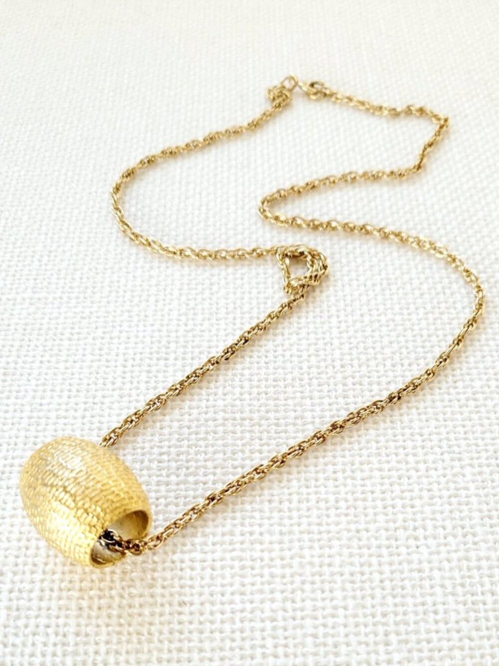 Vintage Gold-Toned Heavy Open Barrel-Shaped Pendant Chain Necklace 12"